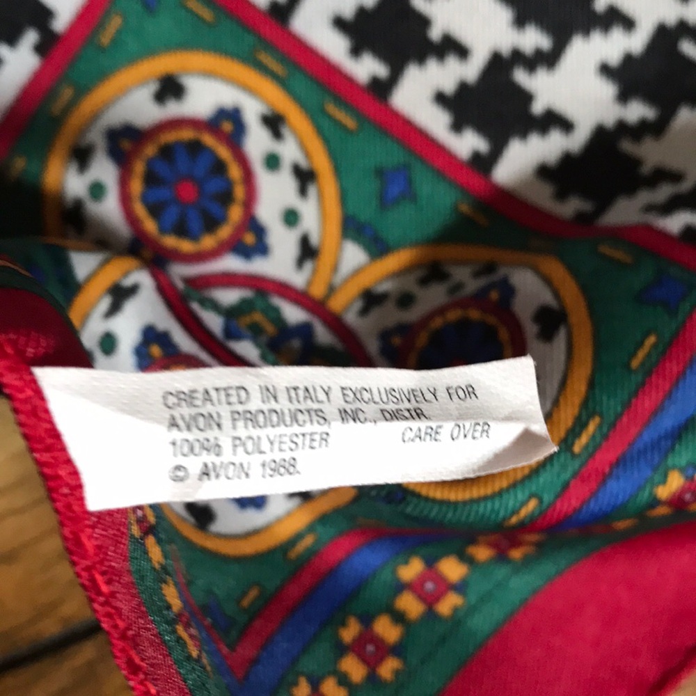 Avon Multicolor‎ Geometric Scarf - Picture 2 of 5